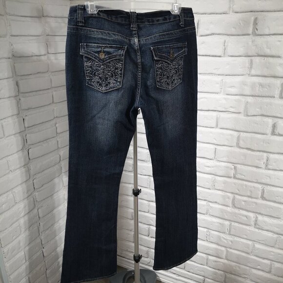 Suko Ladies Size 9 Medium Wash Slight Flare Legs Blue Jeans - Picture 2 of 14